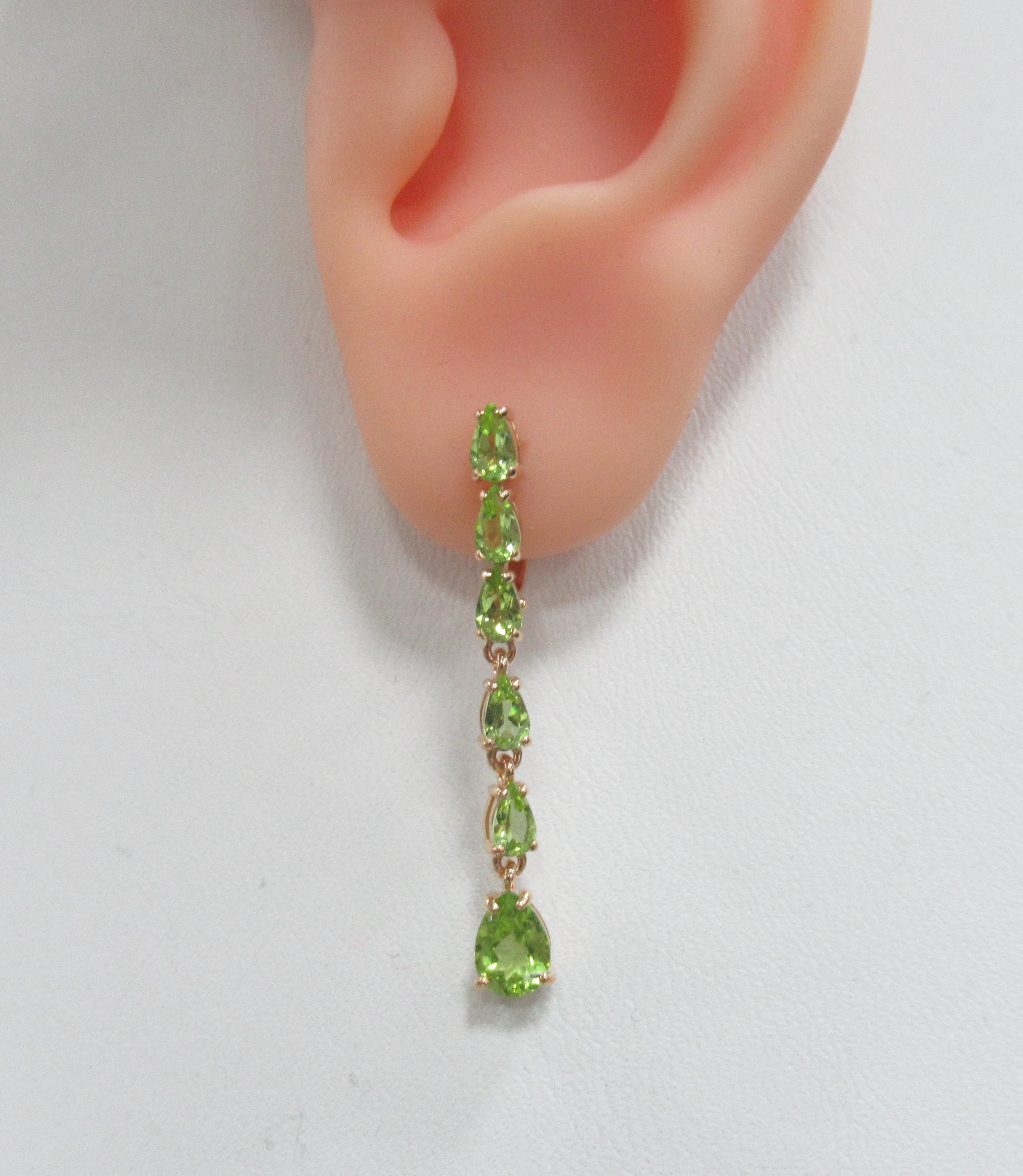 Серебряные серьги с хризолитами